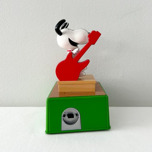 Hallmark PEANUTS Snoopy Dance Party Musical Christmas Figure 2017 Tested WORKS - Picture 4 of 8